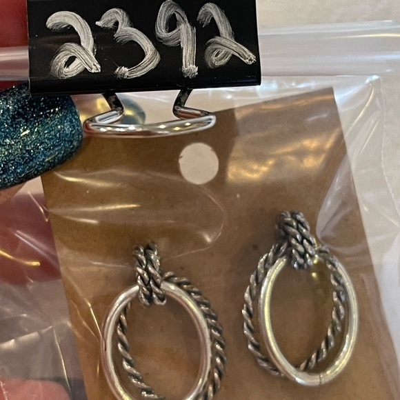 💐5/25 silver tone open double hoop texture modern earrings - Picture 6 of 6